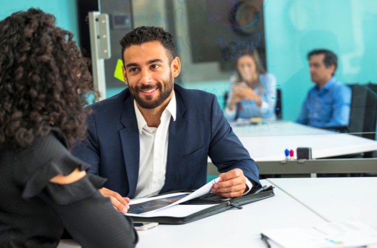 Protegemos empresas de todos os portes com soluções estratégicas para prevenção de riscos, gestão de contratos, defesa em ações judiciais, estruturação societária e proteção patrimonial.